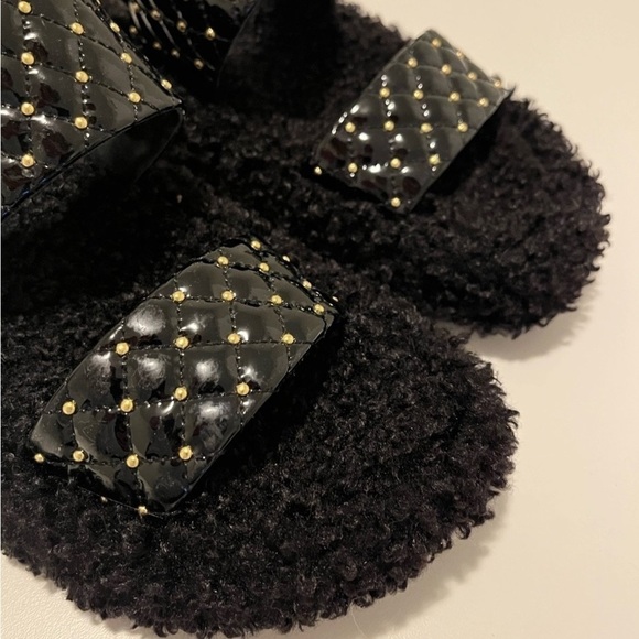 NWOT JEFFREY CAMPBELL Ardeman Sandal Black Sherpa Slide Quilted Gold Detail (7) - Picture 4 of 5